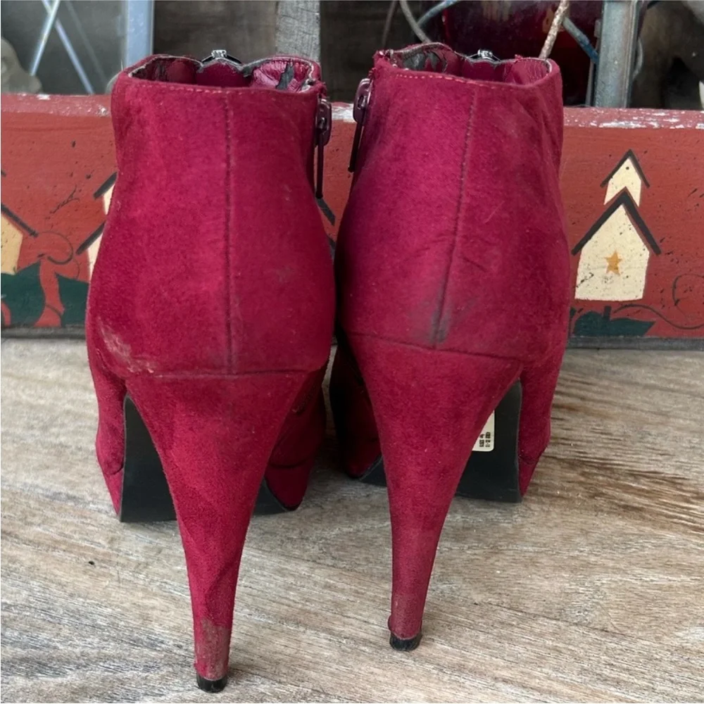 G by Guess Zip Front Heeled‎ Booties